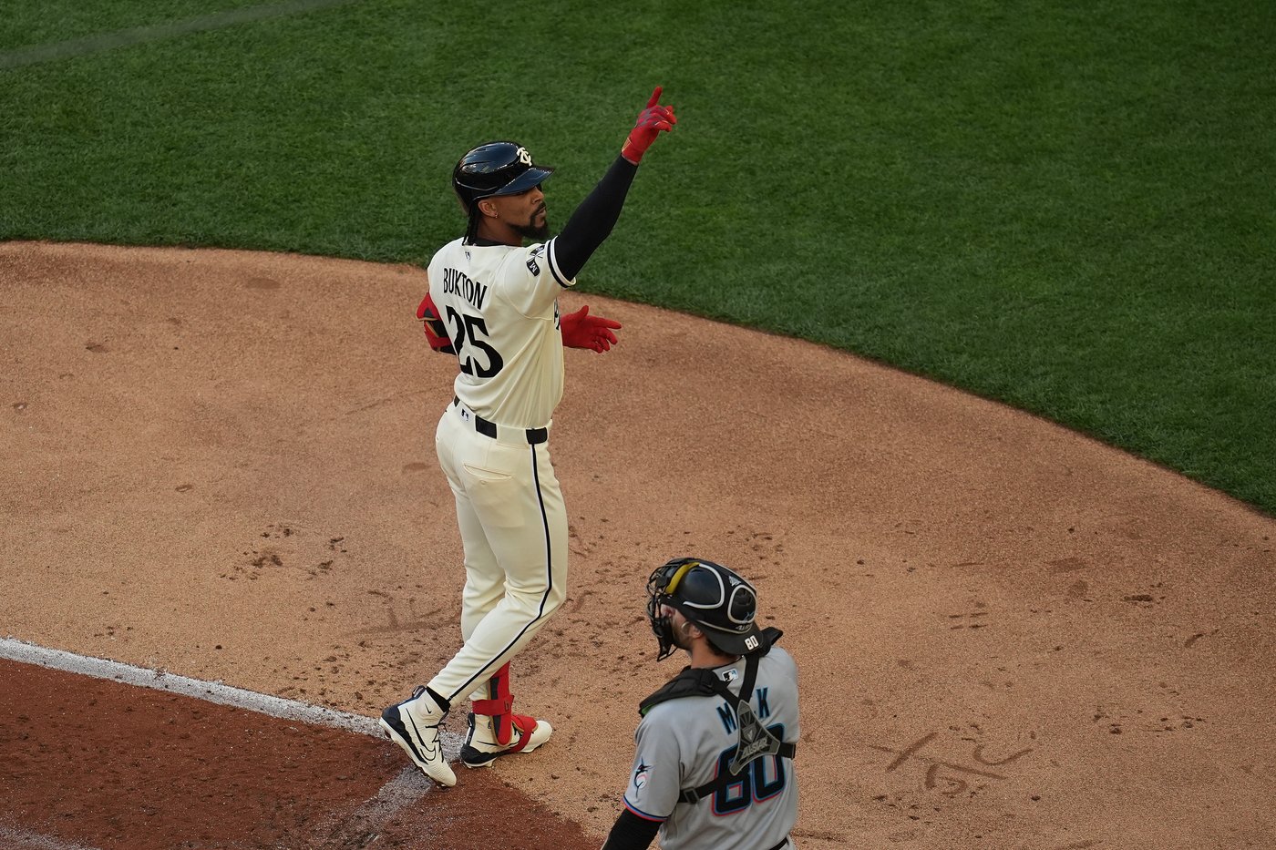 Jiménez, Edwards lead Marlins' attack in 9-5 win over Twins | iNFOnews.ca