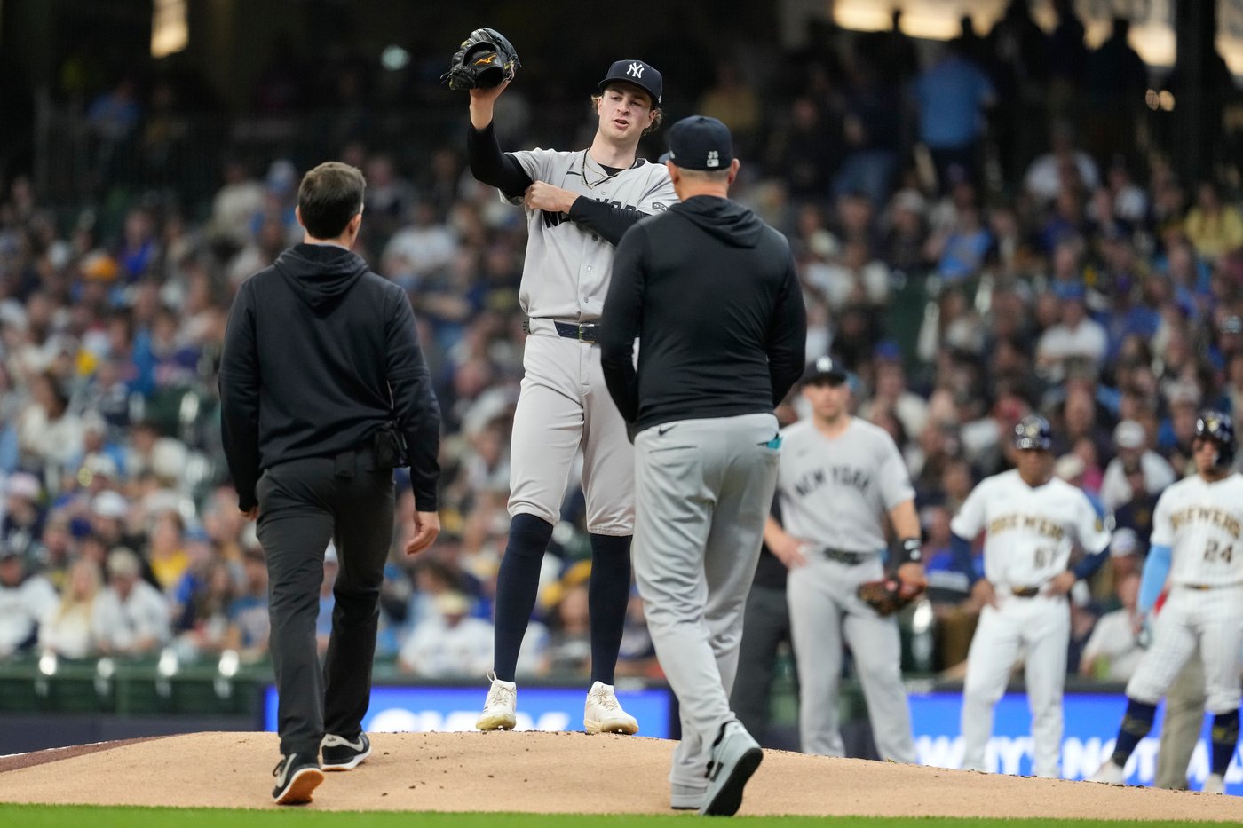 Brewers rally in 10th to win 4-3 as Yankees waste brilliant performance from Cam Schlittler | iNFOnews.ca
