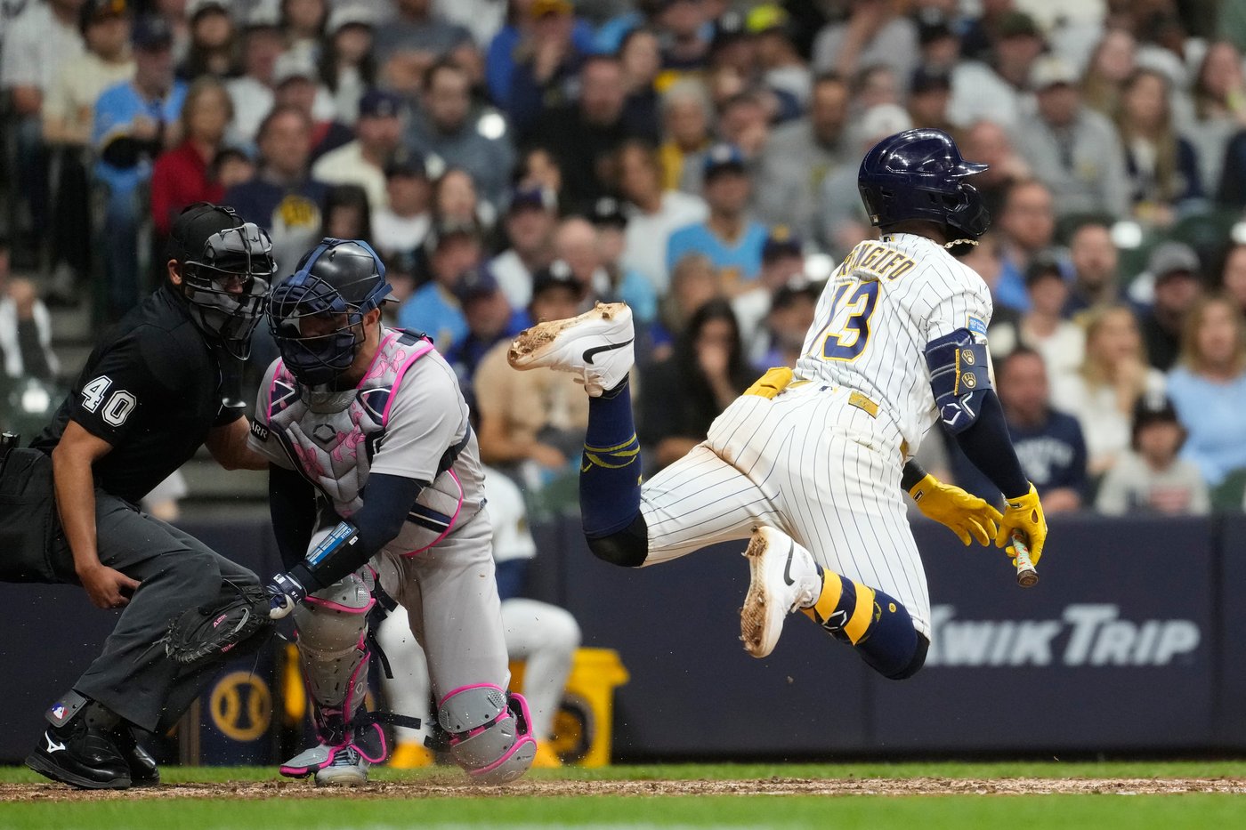 Brewers rally in 10th to win 4-3 as Yankees waste brilliant performance from Cam Schlittler | iNFOnews.ca