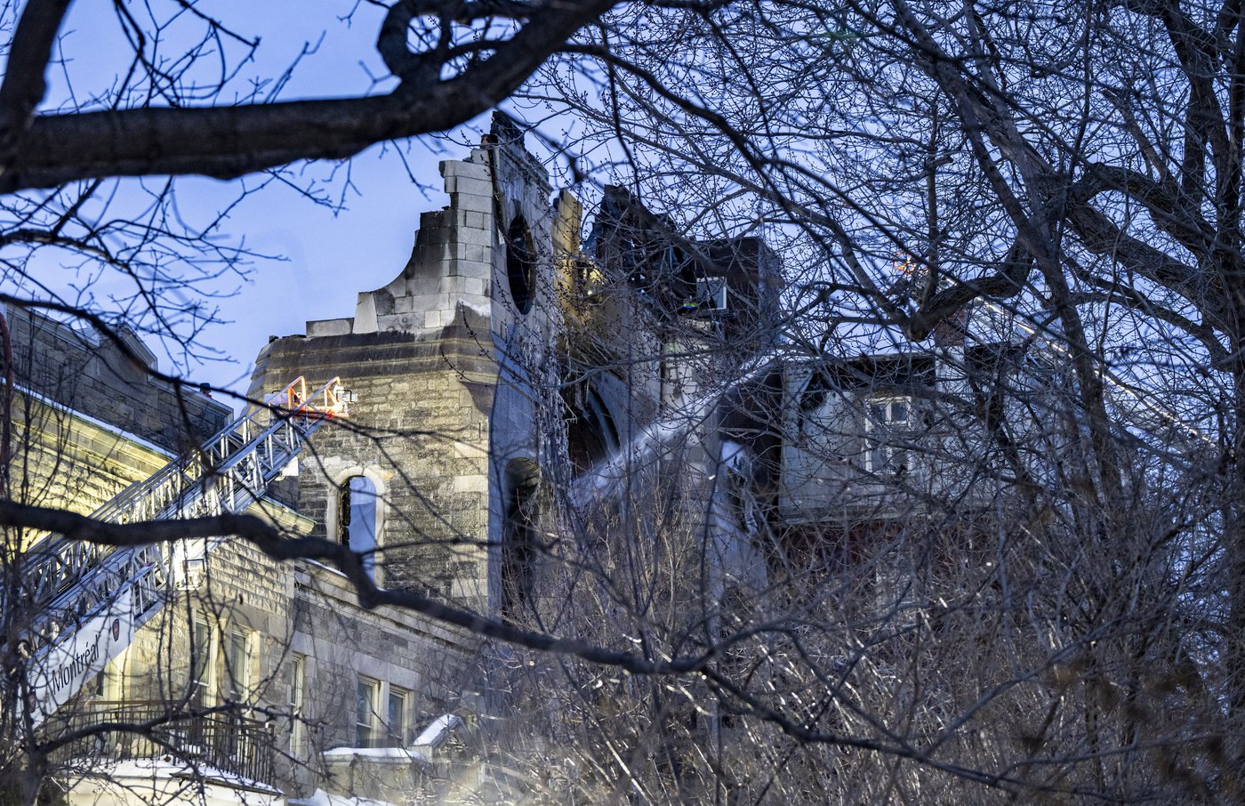 Historic Montreal church destroyed by fire; flames spread to adjacent retirement home | iNFOnews.ca