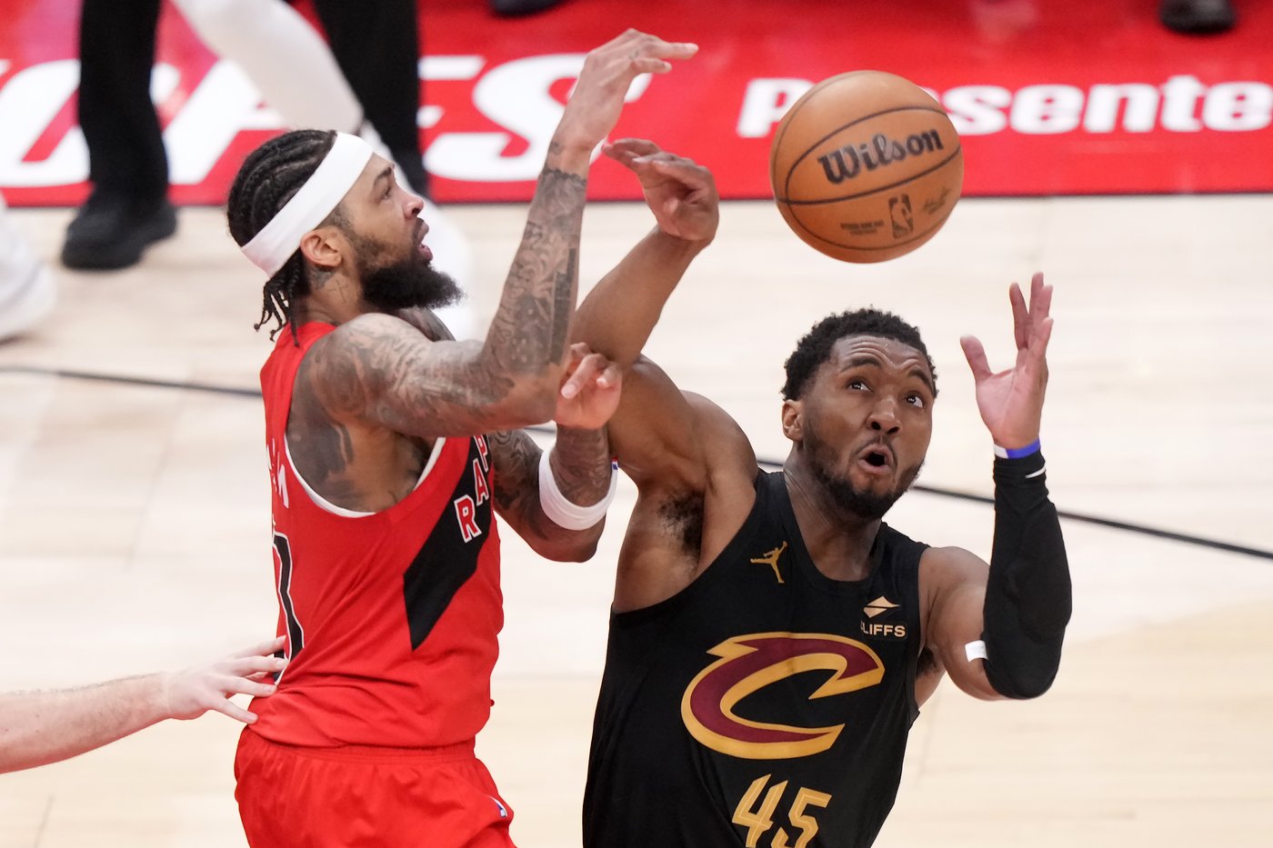 Barnes, Ingram help Raptors past Cavaliers 93-89; playoff series tied 2-2 | iNFOnews.ca