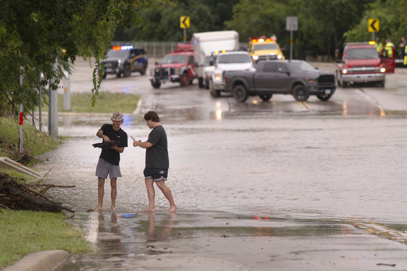 Texas flooding surges from huge rainstorms as rescuers pull people from rising waters | iNFOnews.ca Texas flooding surges from huge rainstorms as rescuers pull people from rising waters | iNFOnews.ca