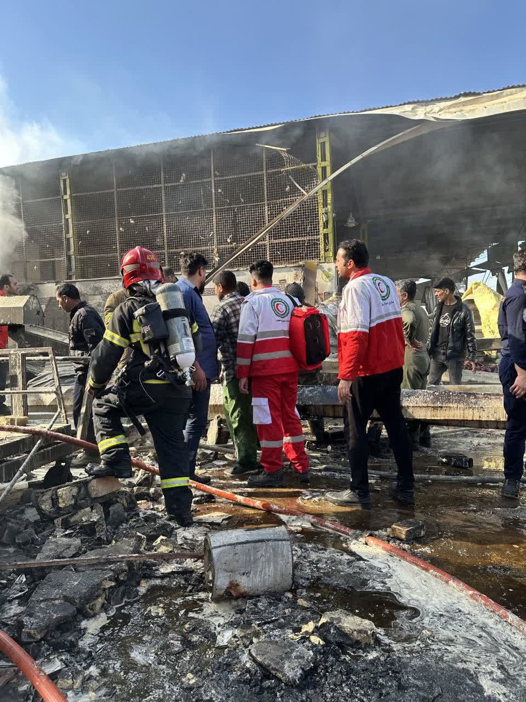 Iran military helicopter crashes into central fruit and vegetable market, reportedly killing 4 | iNFOnews.ca