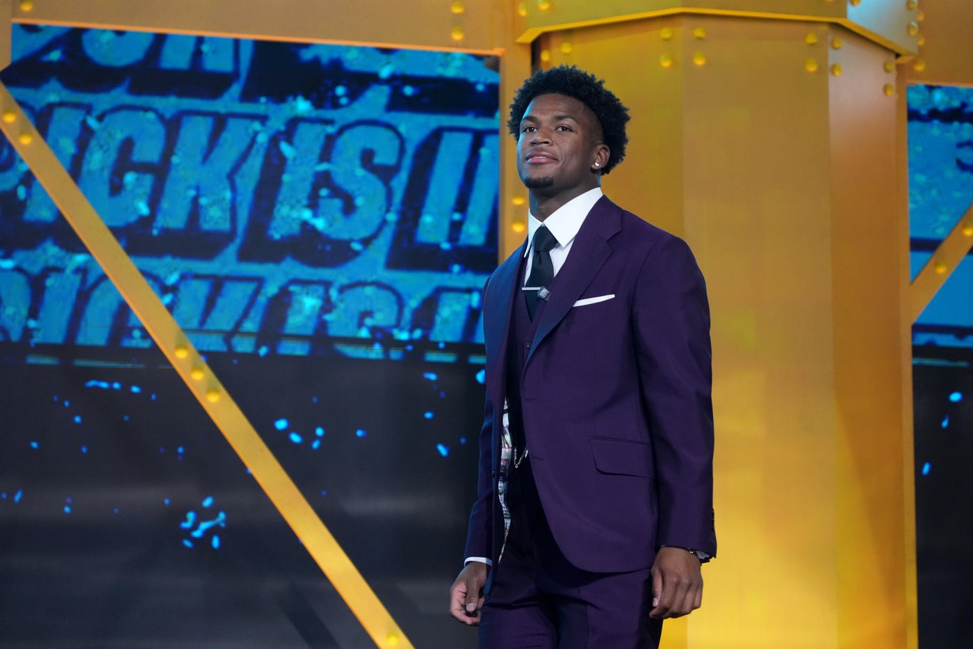 Cowboys get Ohio State's Downs and UCF's Lawrence in NFL draft after moving twice in 1st round | iNFOnews.ca