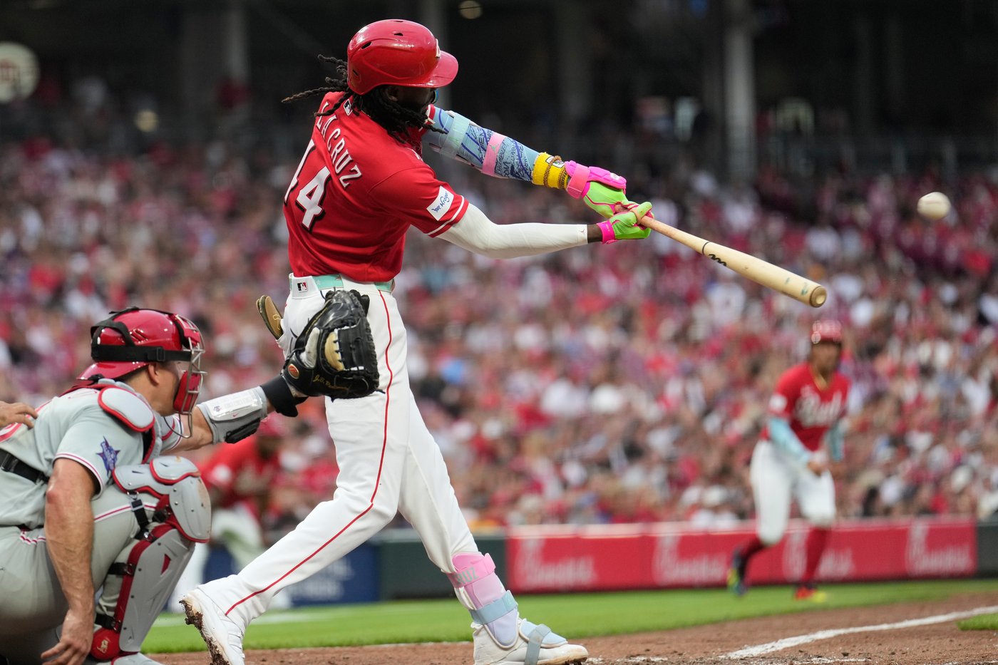 Reds become first team to homer 4 times in an inning this season | iNFOnews.ca