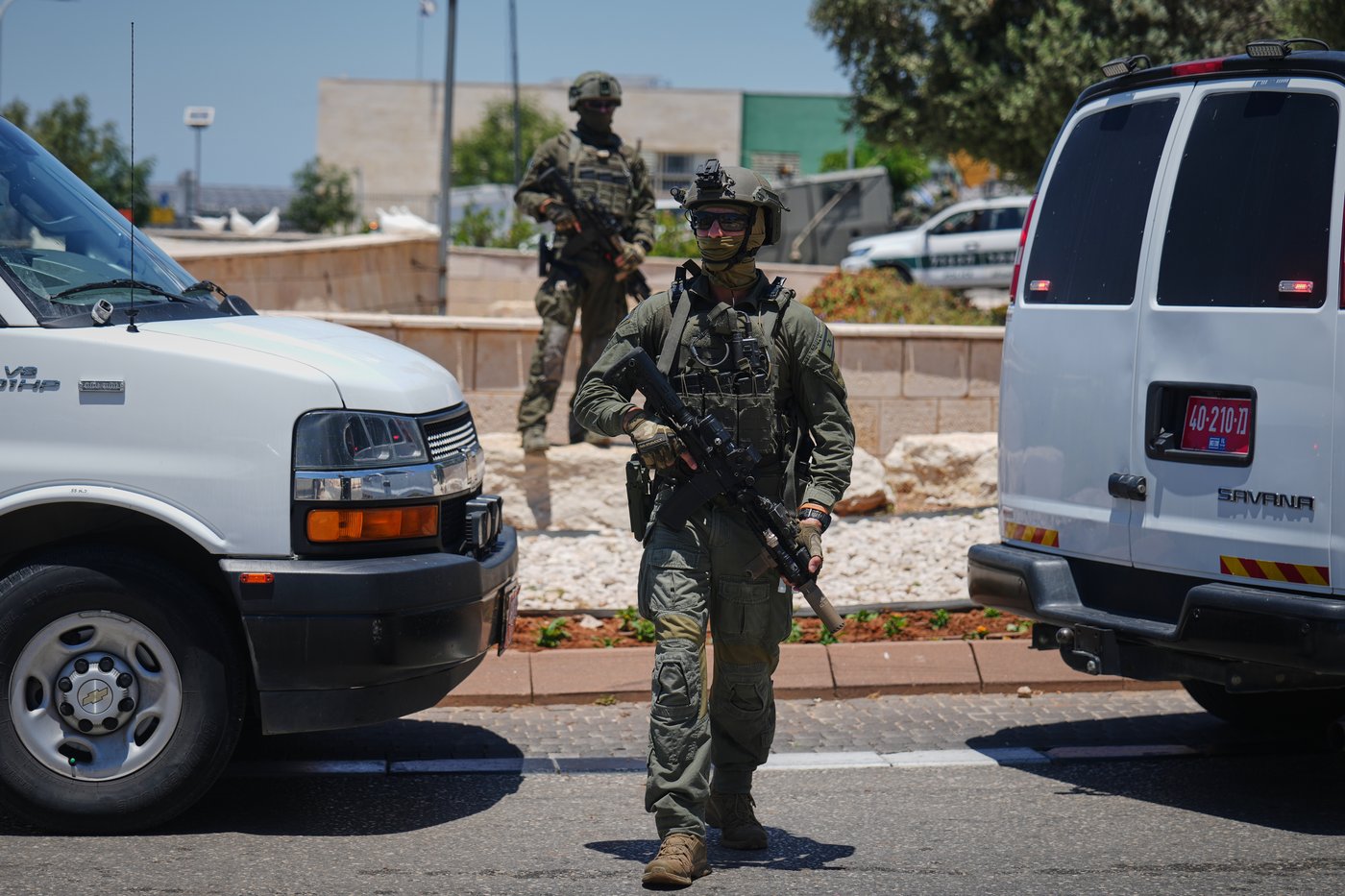 Arab attacker opens fire in central Israel, killing 1 and wounding 5 | iNFOnews.ca Arab attacker opens fire in central Israel, killing 1 and wounding 5 | iNFOnews.ca
