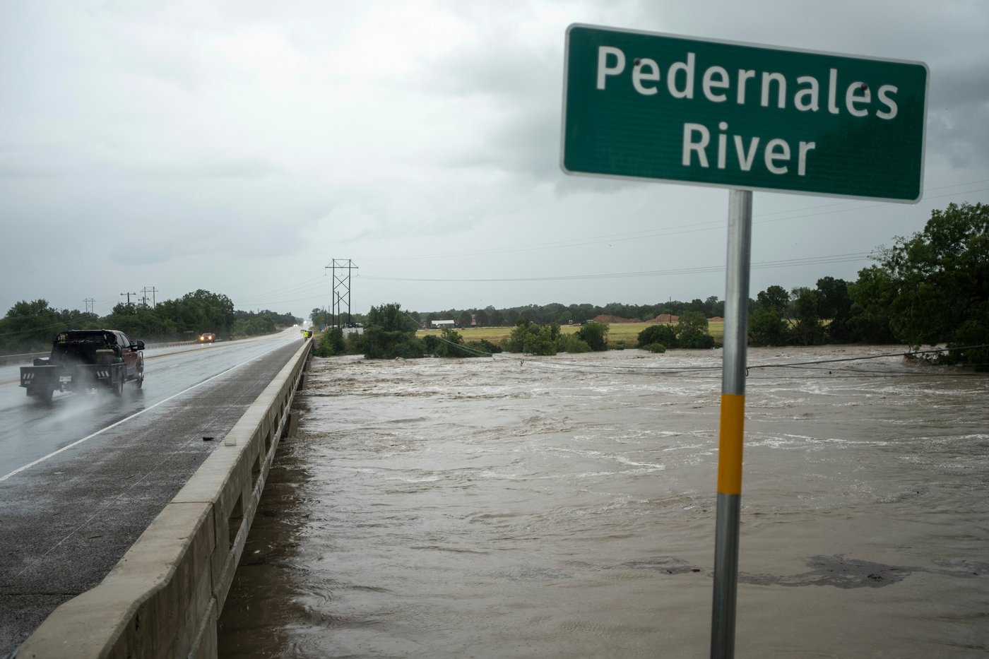 At least 1 person has died as Texas flooding forces evacuations and rescues, governor says | iNFOnews.ca