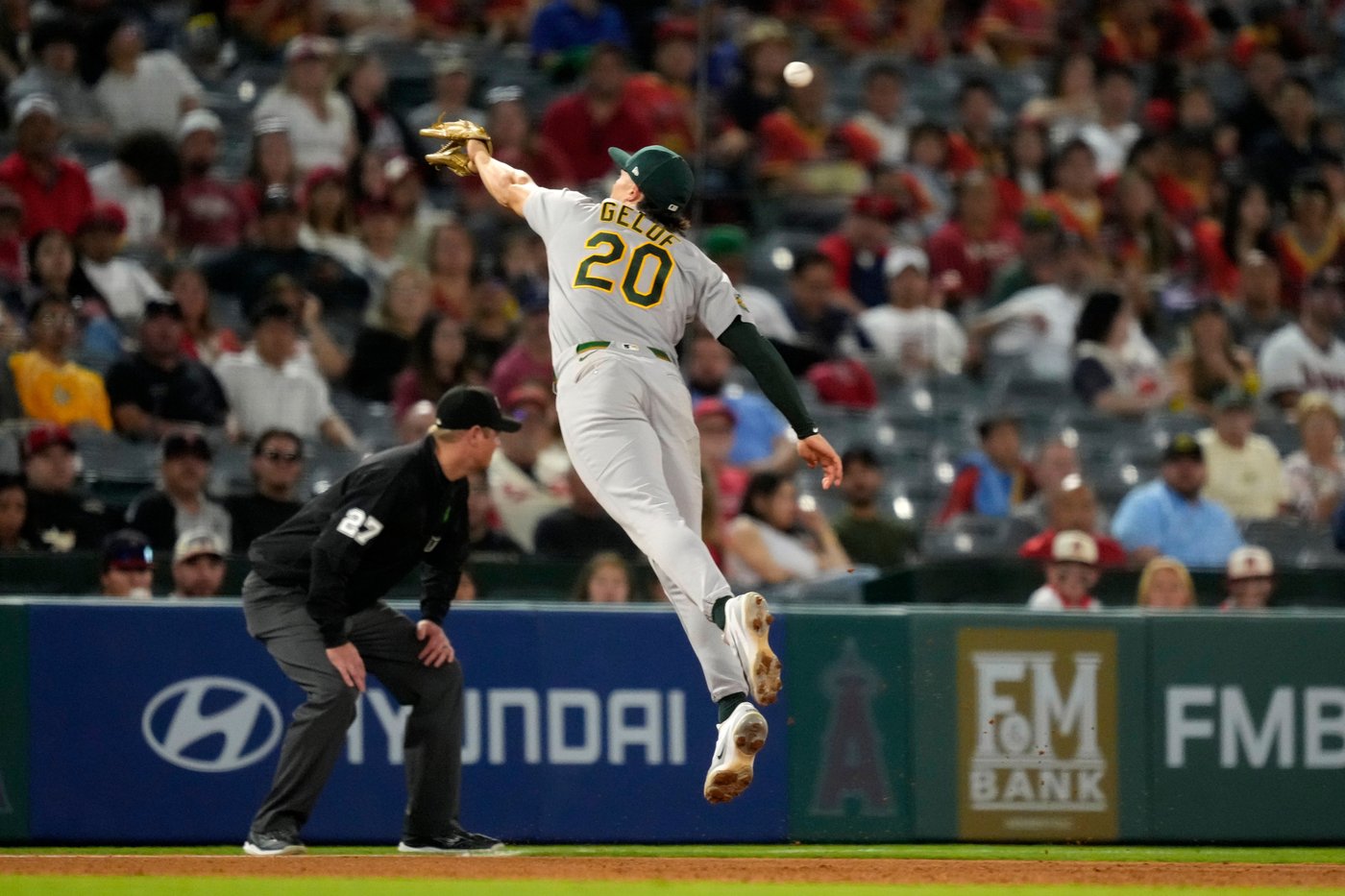 Jeff McNeil's homer in 9th and Tyler Soderstrom's single in 10th lift A's to 6-5 win over Angels | iNFOnews.ca