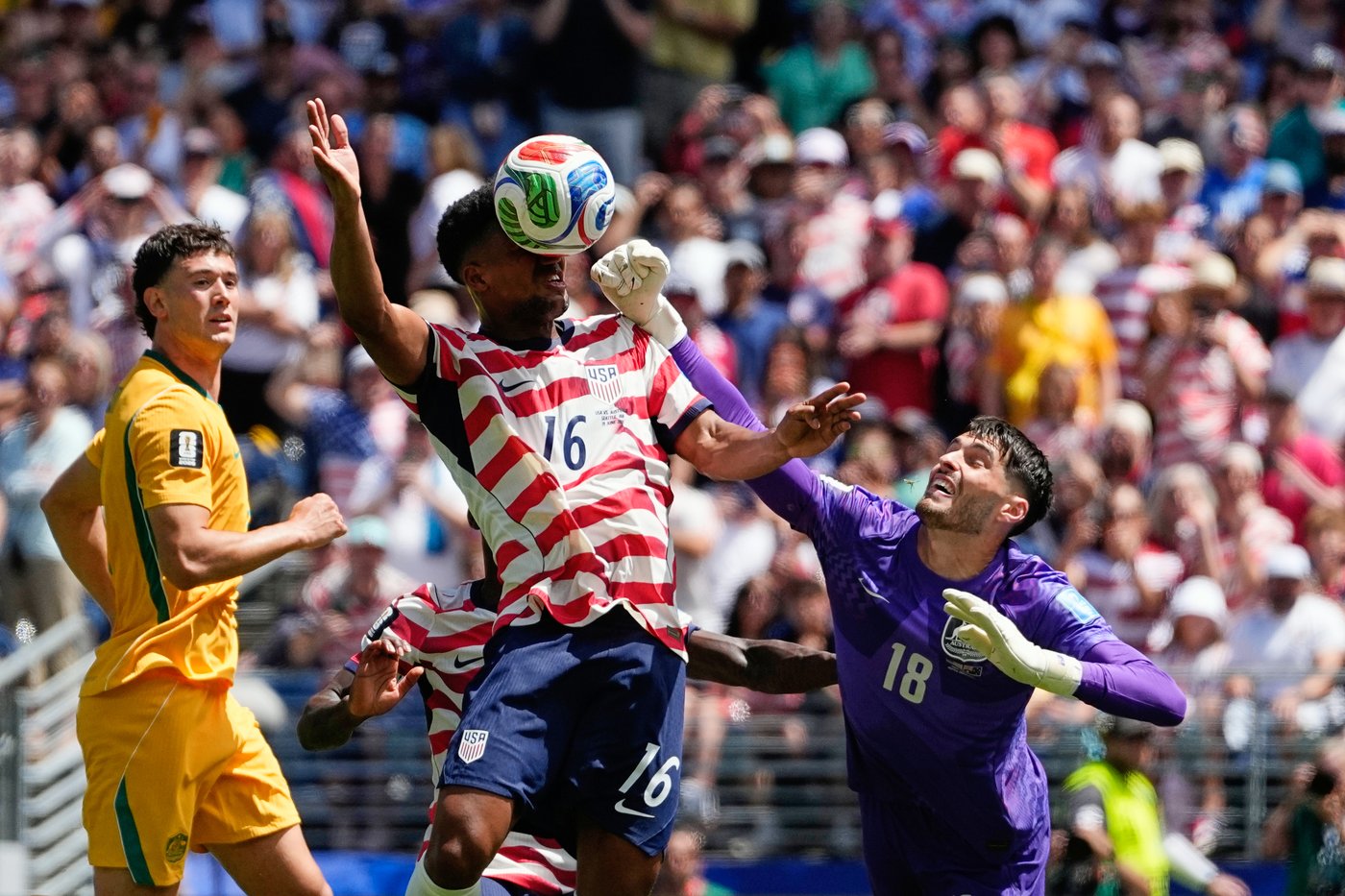 US reaches World Cup knockout round and wins its group with 2nd straight victory, 2-0 over Australia | iNFOnews.ca
