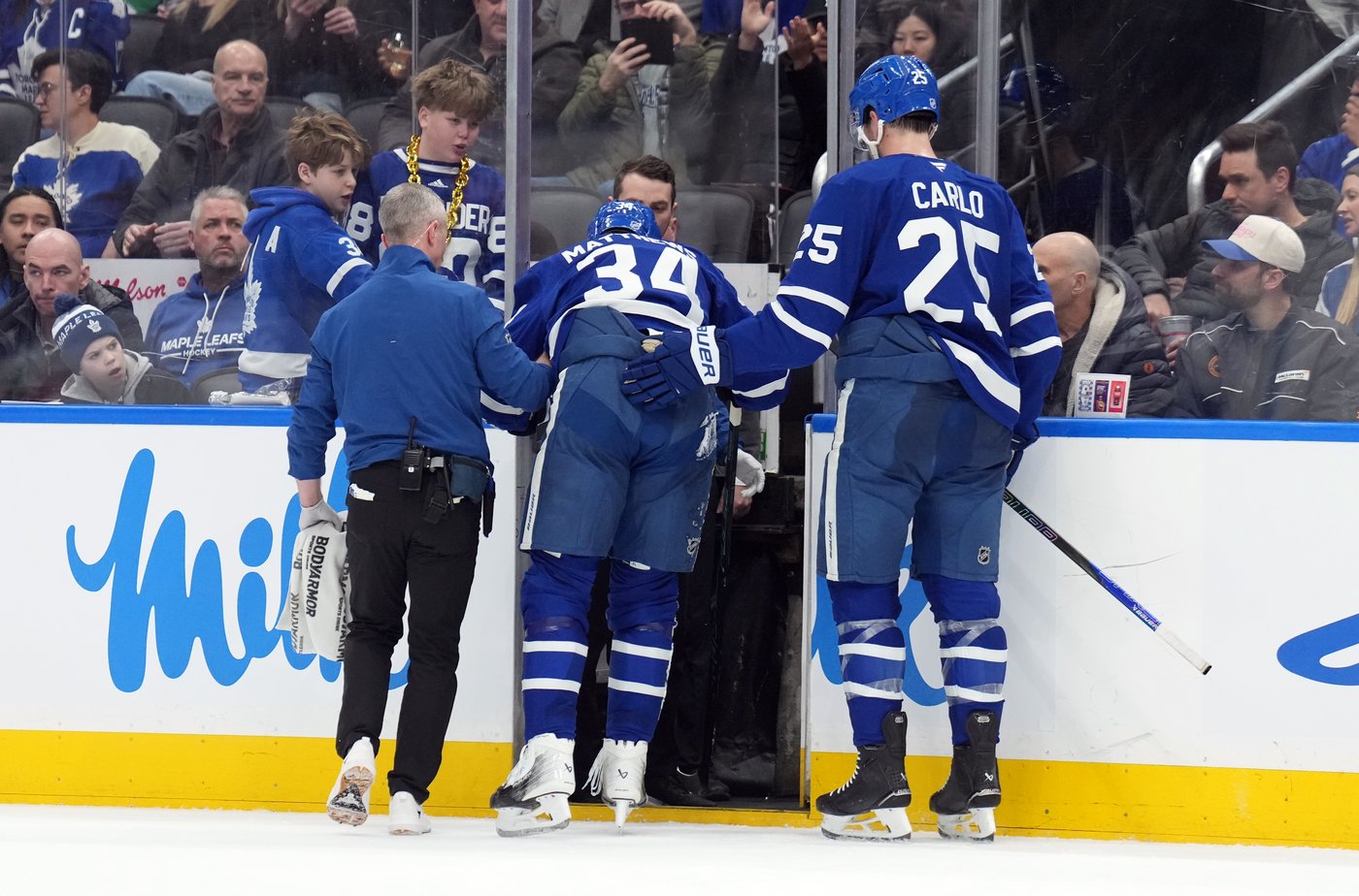Maple Leafs captain Auston Matthews injured after knee-on-knee hit from Ducks' Gudas | iNFOnews.ca Maple Leafs captain Auston Matthews injured after knee-on-knee hit from Ducks' Gudas | iNFOnews.ca