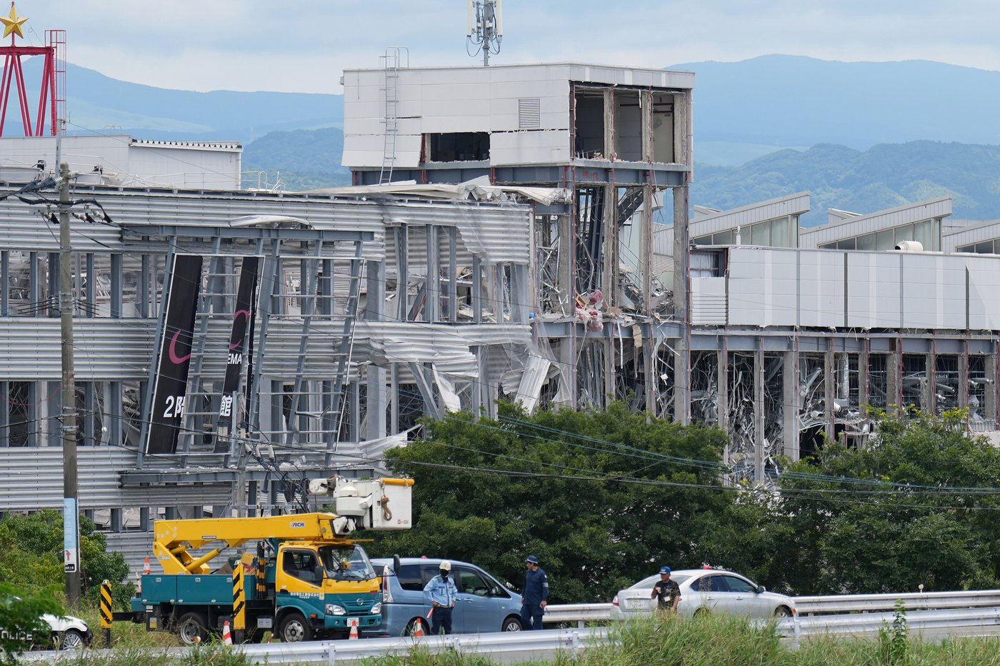 Rescuers search for survivors after a quake kills 18 in southwestern Japan | iNhome Rescuers search for survivors after a quake kills 18 in southwestern Japan | iNhome