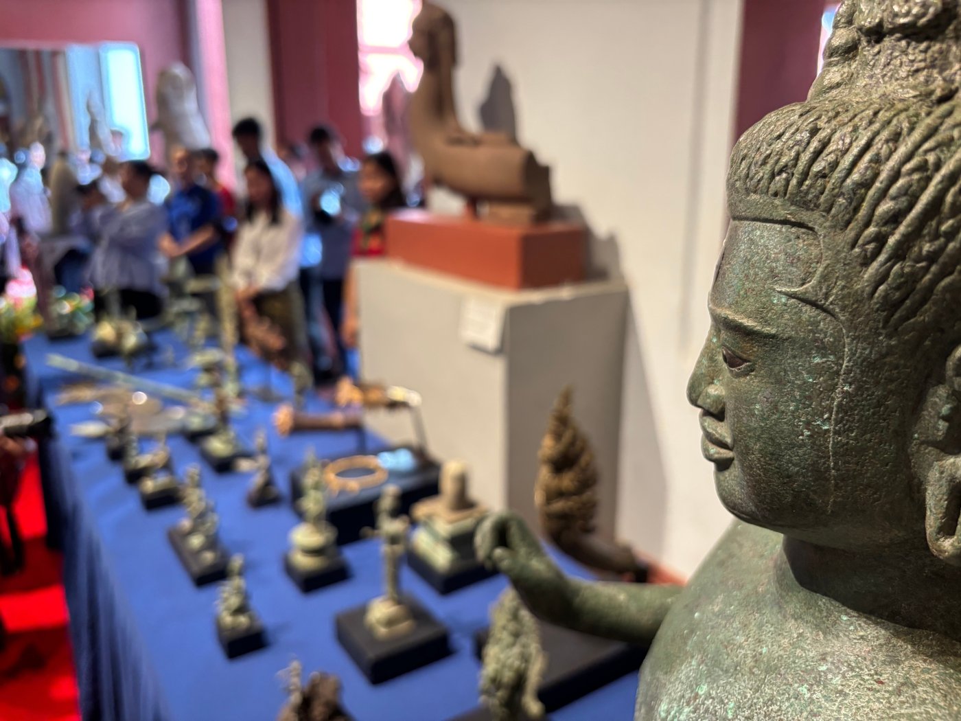 Cambodia takes back looted historic artifacts handled by British art dealer | iNFOnews.ca
