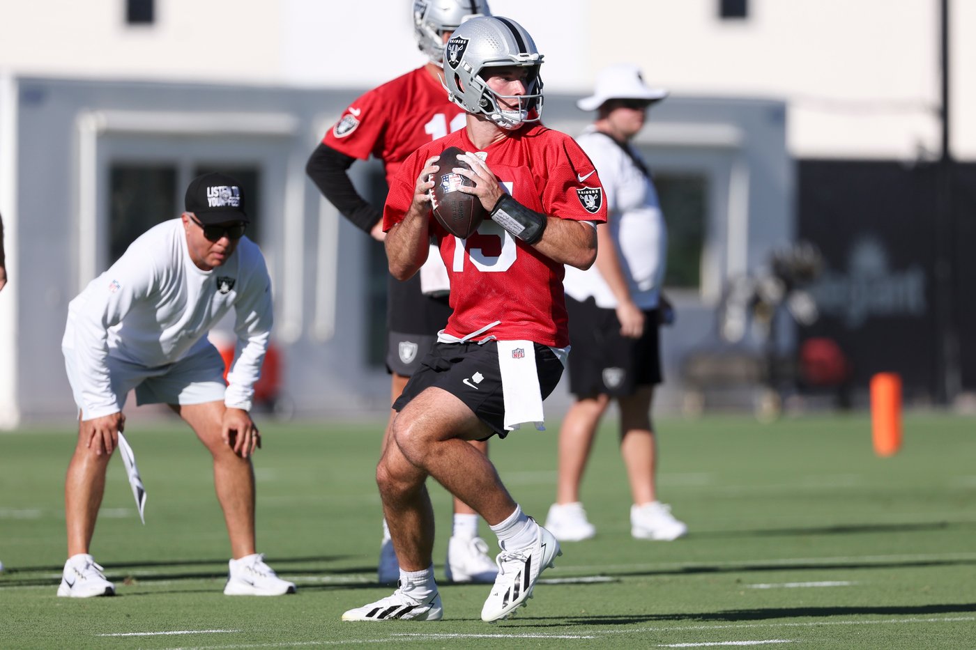 A fired-up Kirk Cousins digs in as Raiders starter while Fernando Mendoza surges in camp | iNFOnews.ca