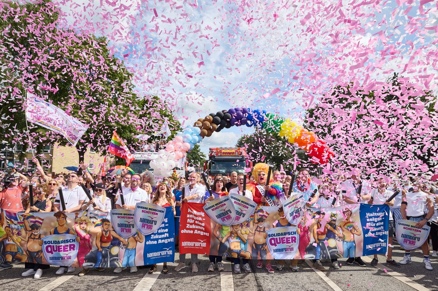 Hamburg Pride draws 300,000 with increased security, a week after a fatal attack in Berlin | iNFOnews.ca Hamburg Pride draws 300,000 with increased security, a week after a fatal attack in Berlin | iNFOnews.ca