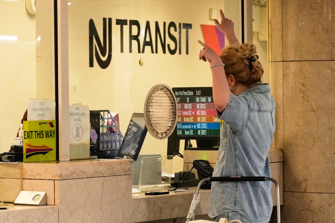 Rail car fire near New York's Penn Station injures 5, snarls morning commute, train service delayed | iNwheels