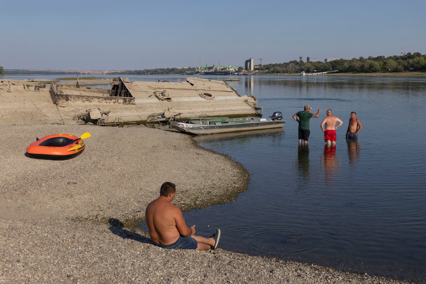 Catching stingrays and treating their victims on Southern California beaches, in photos | iNFOnews.ca