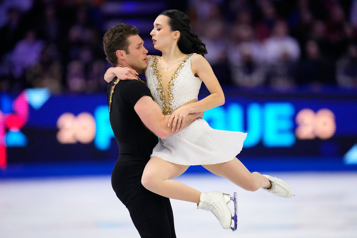 Canadian pair Pereira, Michaud capture bronze at figure skating worlds | iNFOnews.ca