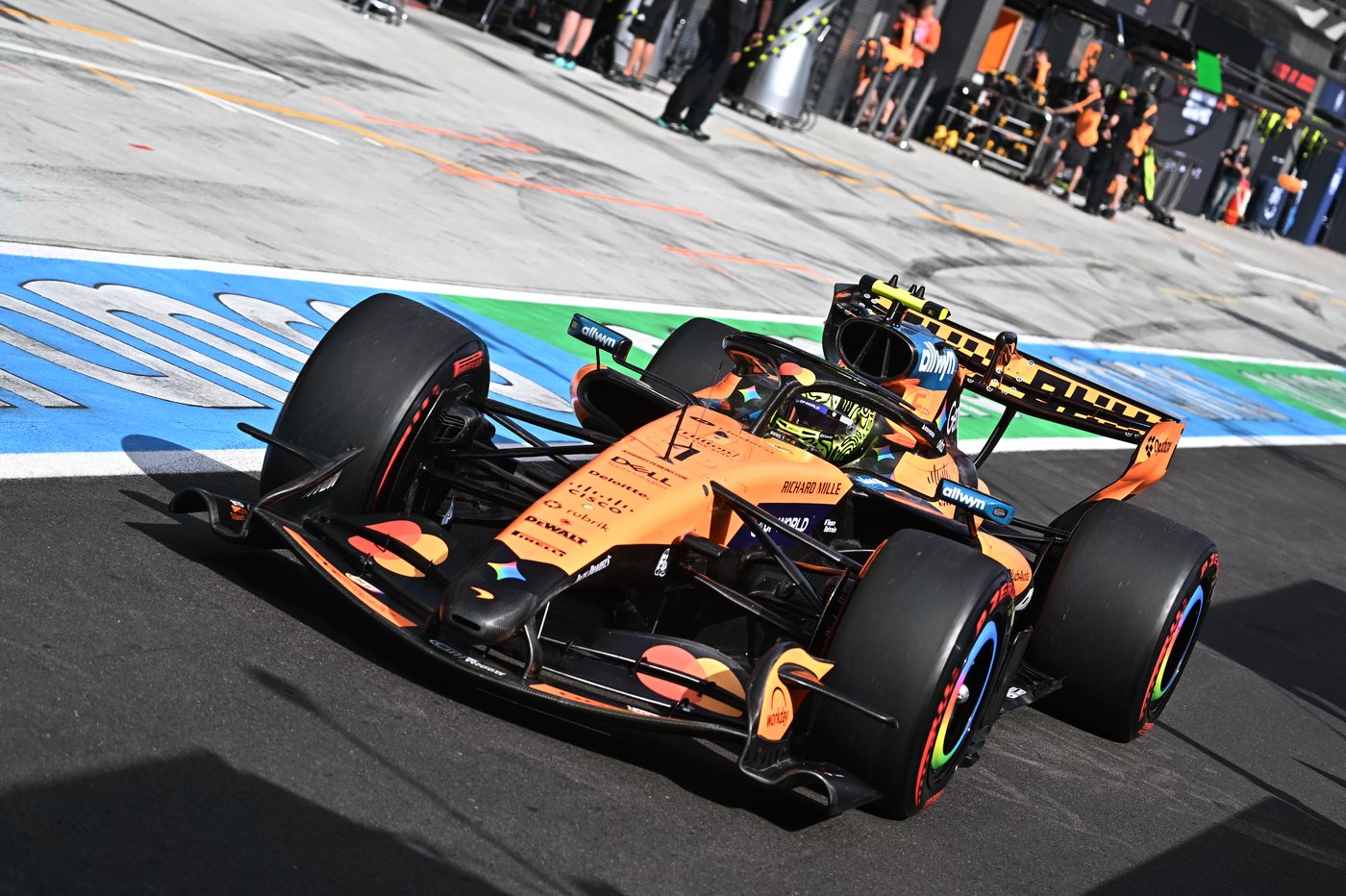 Norris snatches pole at Hungarian Grand Prix as Hamilton and Antonelli hit with penalties | iNFOnews.ca Norris snatches pole at Hungarian Grand Prix as Hamilton and Antonelli hit with penalties | iNFOnews.ca