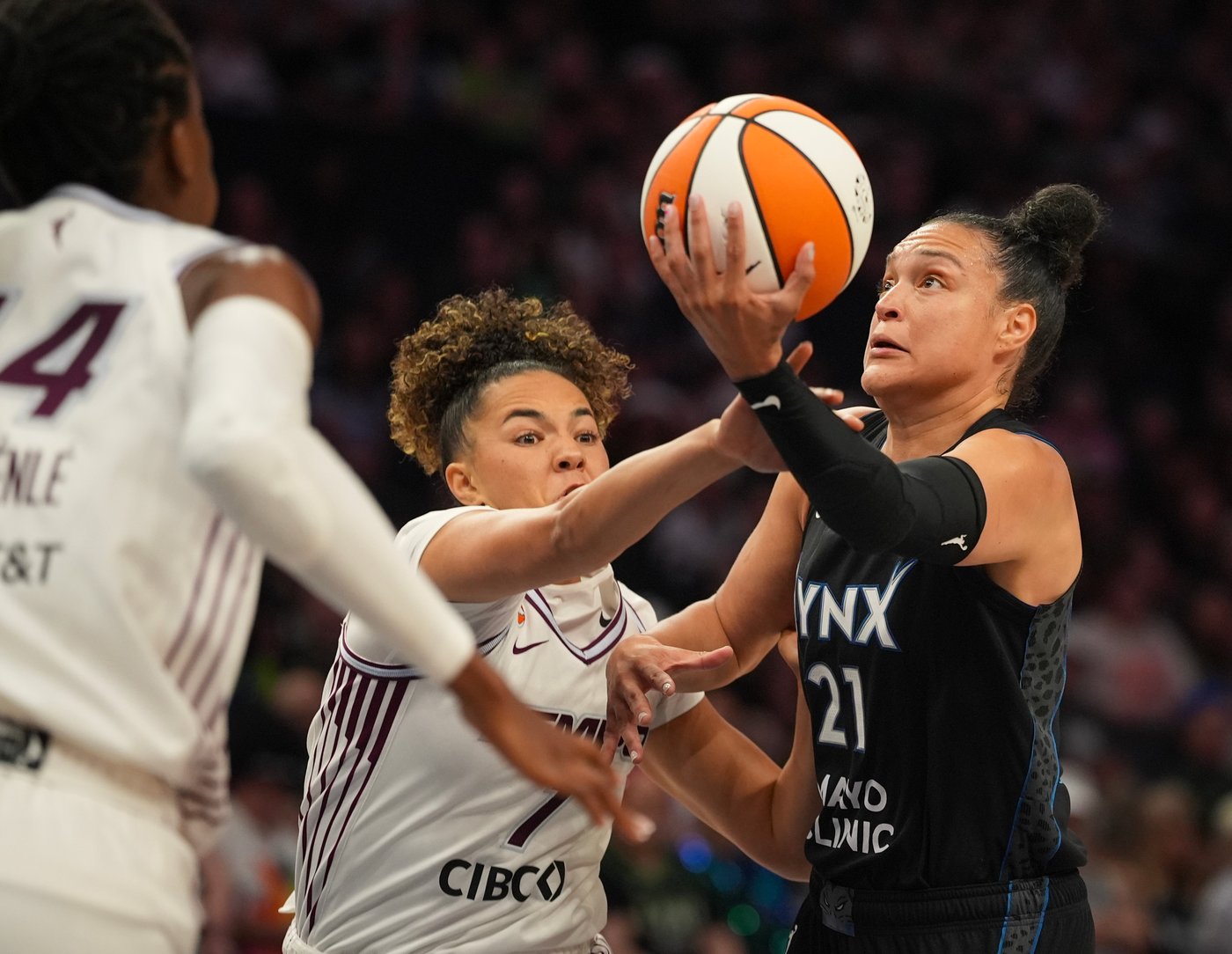 Miles scores 24 points as Lynx beat Tempo 100-93, extend win streak to eight straight | iNFOnews.ca
