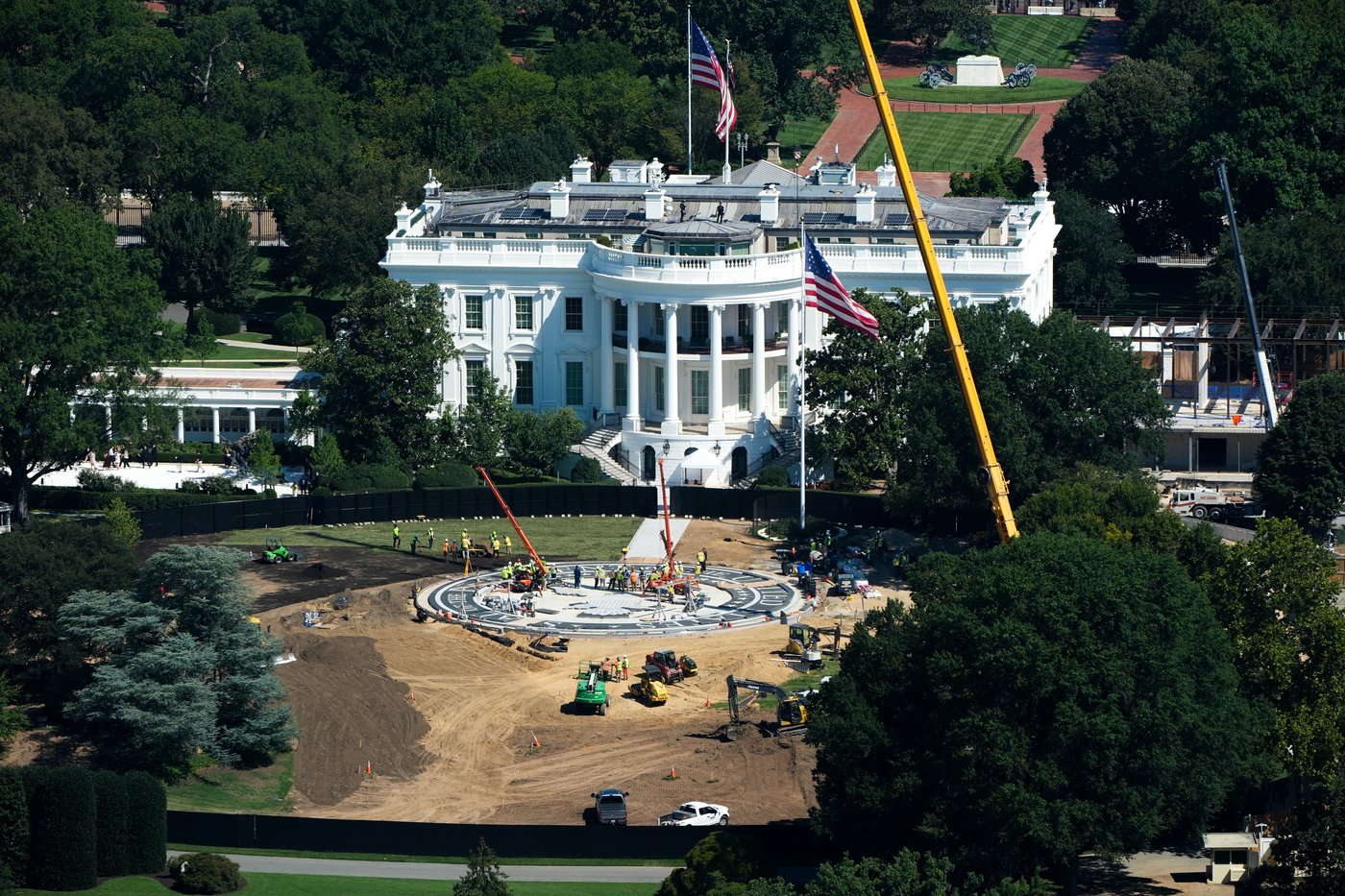 Trump plays White House tour guide to show off work on his helipad and ballroom | iNFOnews.ca
