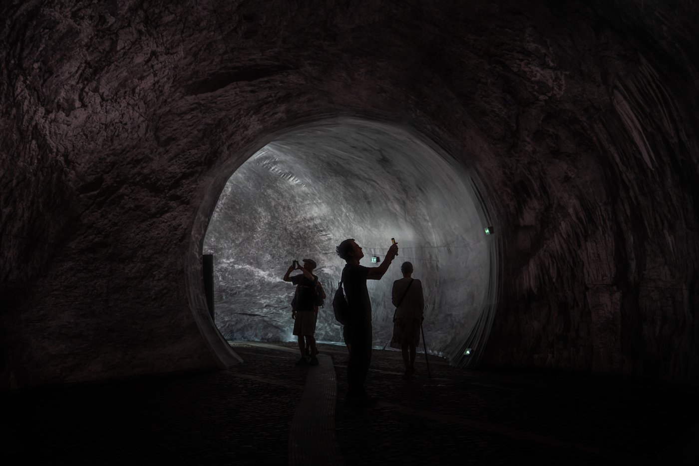 Monumental cave art on Paris' oldest bridge finally opens, as the public steps and sniffs inside | iNFOnews.ca