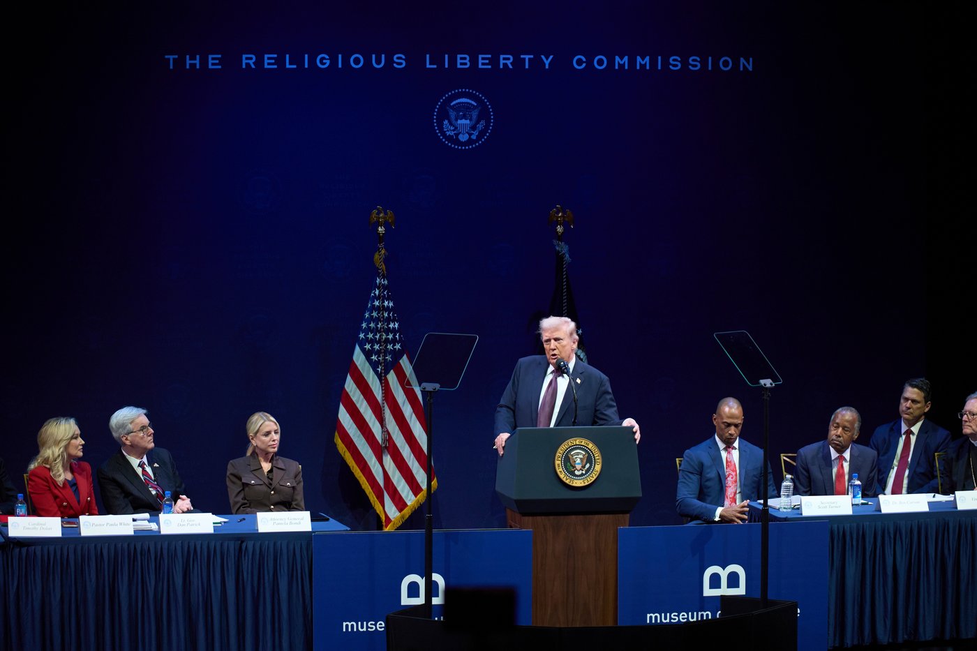 A Trump commission urges 'bridges' between church and state in sweeping draft report | iNFOnews.ca