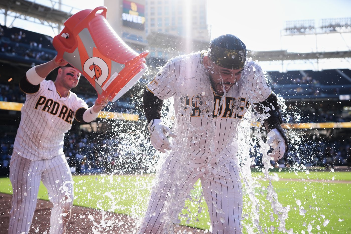 Padres win 4-3 in 11 innings to sweep MLB-leading Brewers | iNFOnews.ca Padres win 4-3 in 11 innings to sweep MLB-leading Brewers | iNFOnews.ca