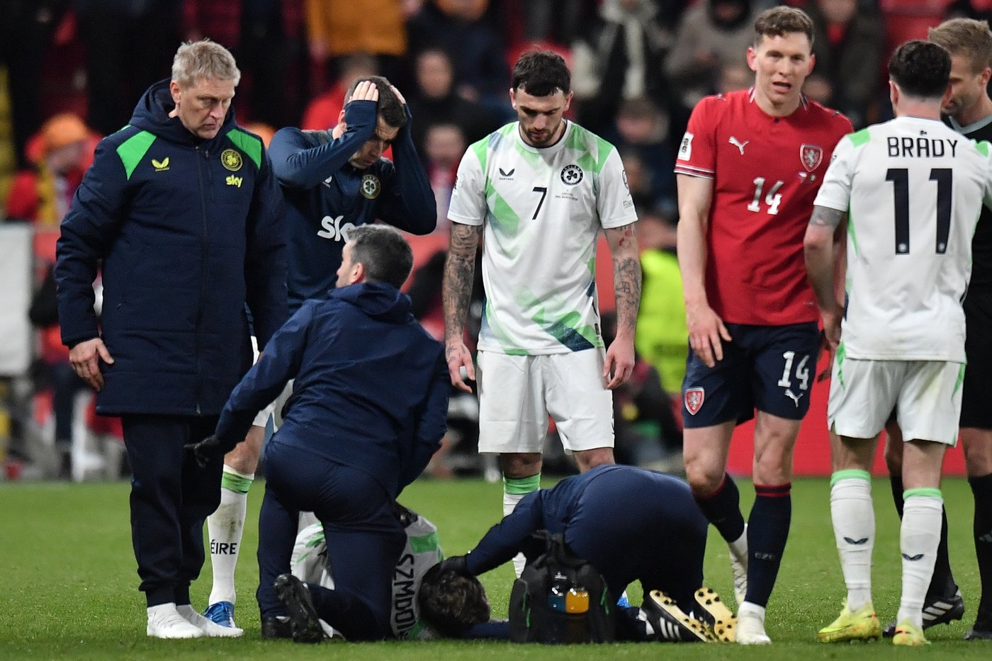 Ireland's Szmodics out of hospital and 'on the mend' after head injury in World Cup playoff | iNFOnews.ca Ireland's Szmodics out of hospital and 'on the mend' after head injury in World Cup playoff | iNFOnews.ca