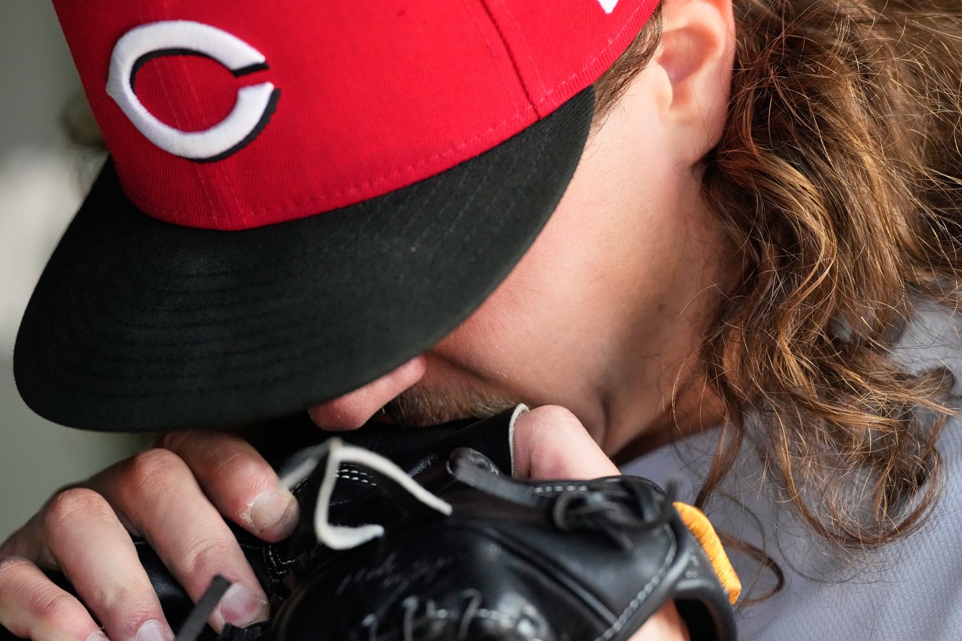 Cincinnati Reds starter Rhett Lowder exits with right shoulder discomfort at Chicago Cubs | iNFOnews.ca