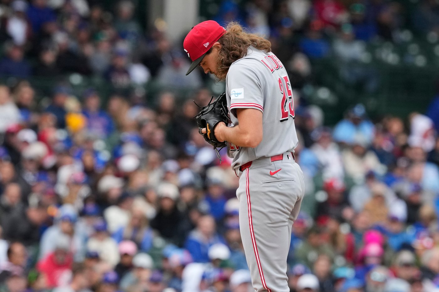 Cincinnati Reds starter Rhett Lowder exits with right shoulder discomfort at Chicago Cubs | iNFOnews.ca