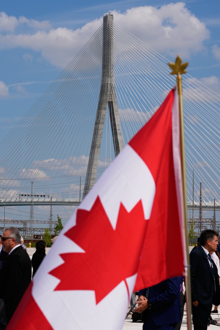Traffic to start flowing Monday across new bridge between Canada and US | iNwheels Traffic to start flowing Monday across new bridge between Canada and US | iNwheels