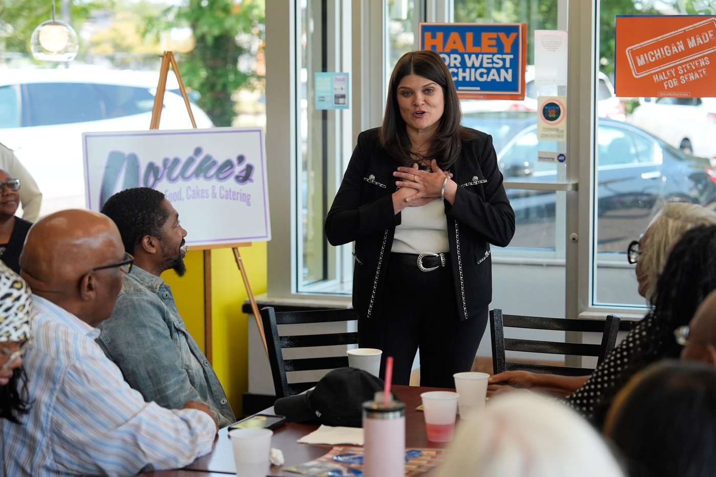 Michigan Democrats choose between 2 visions to seek a US Senate seat, in photos | iNFOnews.ca