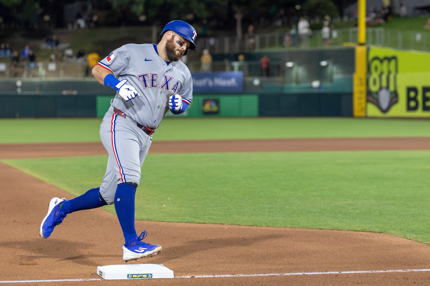 Jeff McNeil goes 4 for 5 as the Athletics beat the Rangers 8-3 | iNFOnews.ca