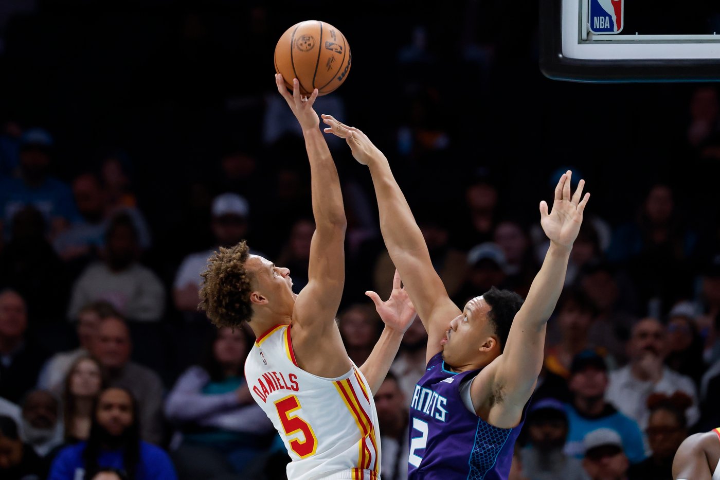 Brandon Miller scores 31 points, Hornets hold on to beat Hawks 110-107 | iNFOnews.ca