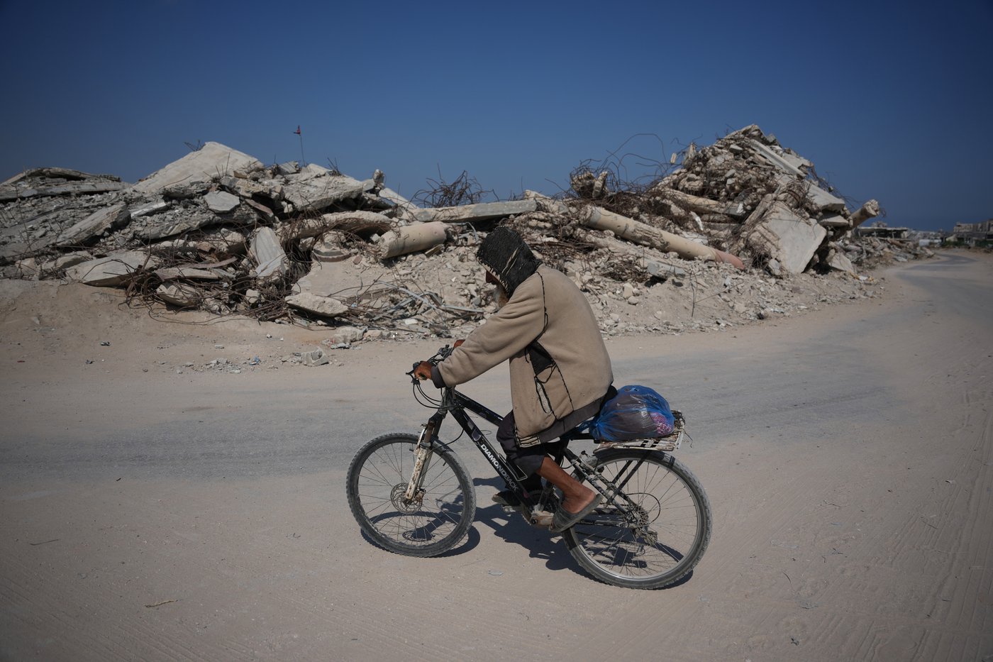 Hamas says it will disarm if Israel halts strikes and withdraws from Gaza, but obstacles remain | iNFOnews.ca