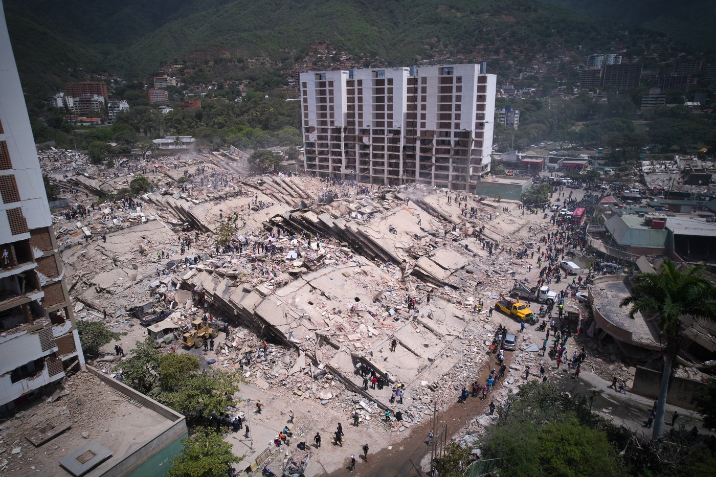 Venezuelans take search for the missing into their own hands as earthquake death toll climbs | iNFOnews.ca