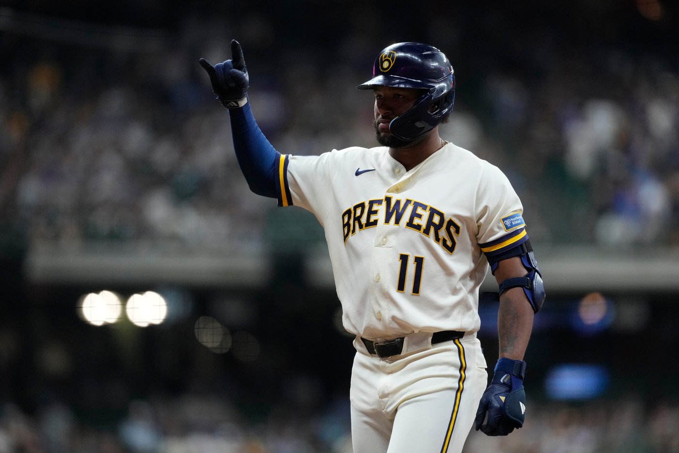 Brewers match baseball's modern-era record for biggest shutout, beating Mariners 22-0 | iNFOnews.ca