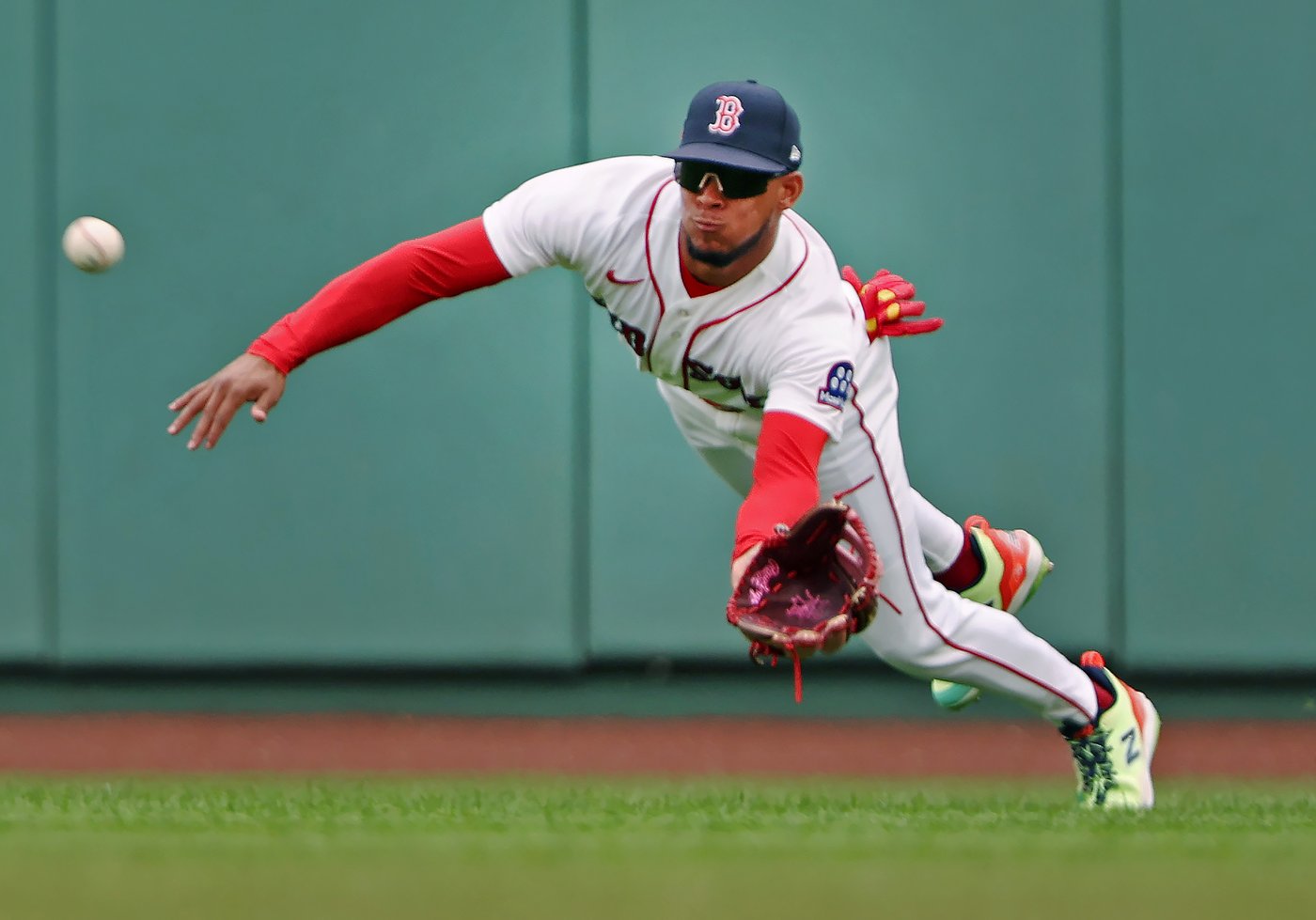 Sogard's solo homer starts Red Sox rally in 5-4 win over Giants | iNFOnews.ca