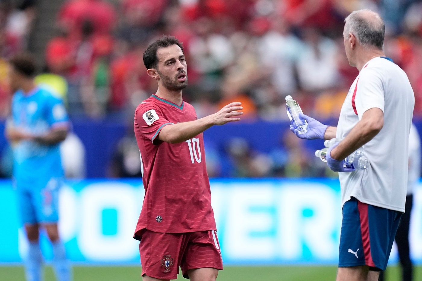 FIFA hydration breaks have sparked criticism from different groups. But what do they actually do? | iNFOnews.ca