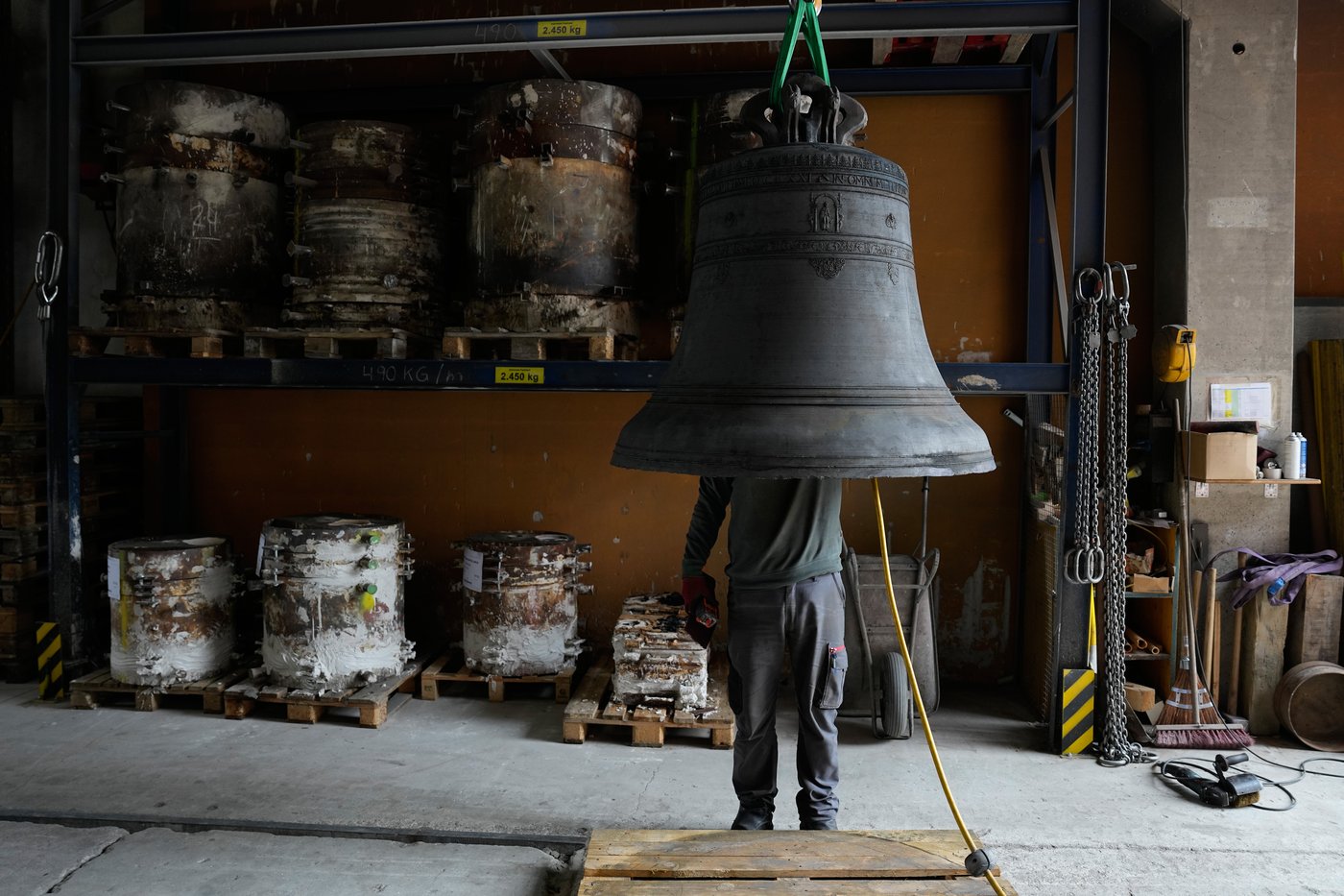 Photos show how new technology helps keep one of Europe’s last bell makers alive in Austria | iNFOnews.ca