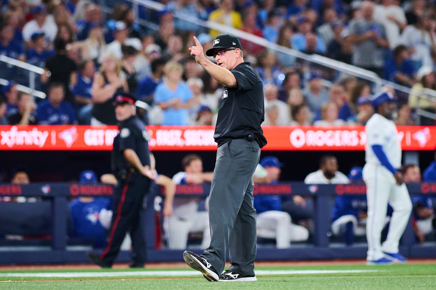Confusing call in seventh inning gives Red Sox run in 2-1 loss to Blue Jays | iNFOnews.ca Confusing call in seventh inning gives Red Sox run in 2-1 loss to Blue Jays | iNFOnews.ca