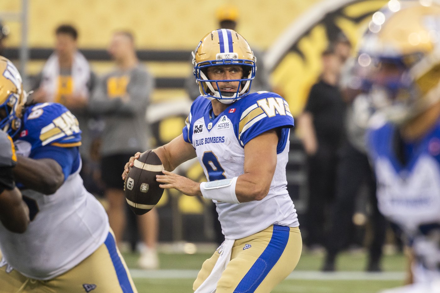Veteran quarterbacks Collaros, Mitchell both knocked out of Hamilton-Winnipeg game | iNFOnews.ca