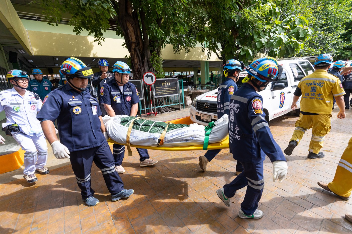 Police respond to a school shooting in Thailand, in photos | iNFOnews.ca