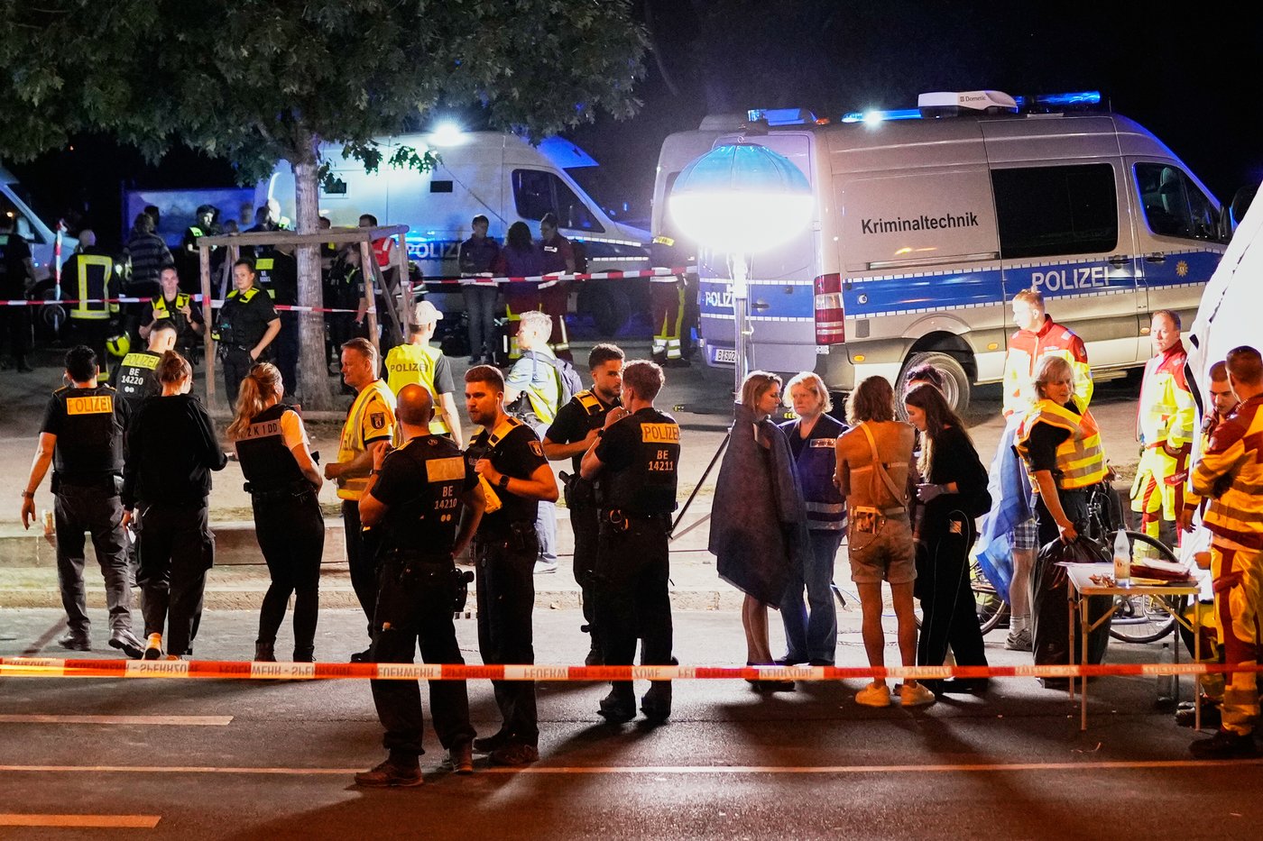 German police hunt suspect in Berlin Pride van-ramming attack that left 1 dead and 16 injured | iNFOnews.ca