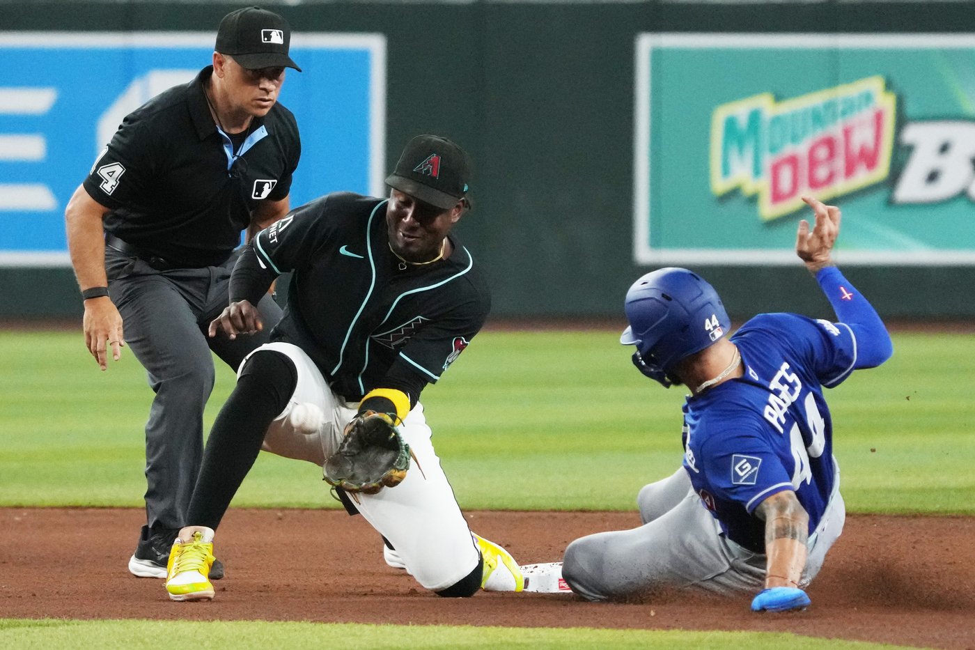 Ohtani's RBI infield single in the 10th helps Dodgers snap 7-game skid, beat D-backs 2-1 | iNFOnews.ca Ohtani's RBI infield single in the 10th helps Dodgers snap 7-game skid, beat D-backs 2-1 | iNFOnews.ca