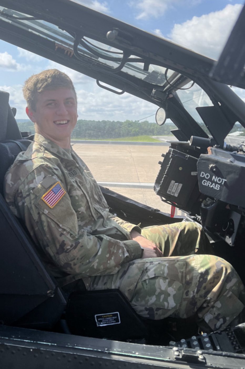 Army temporarily halts Apache helicopter training missions after Texas crash that killed 2 | iNFOnews.ca