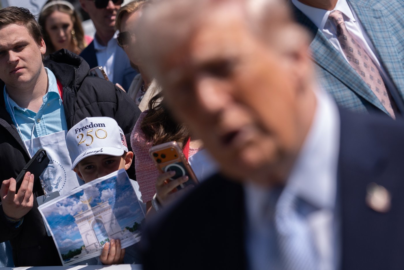 Trump's Washington arch plan includes golden winged figure, eagles, lions and 'One Nation Under God' | iNFOnews.ca