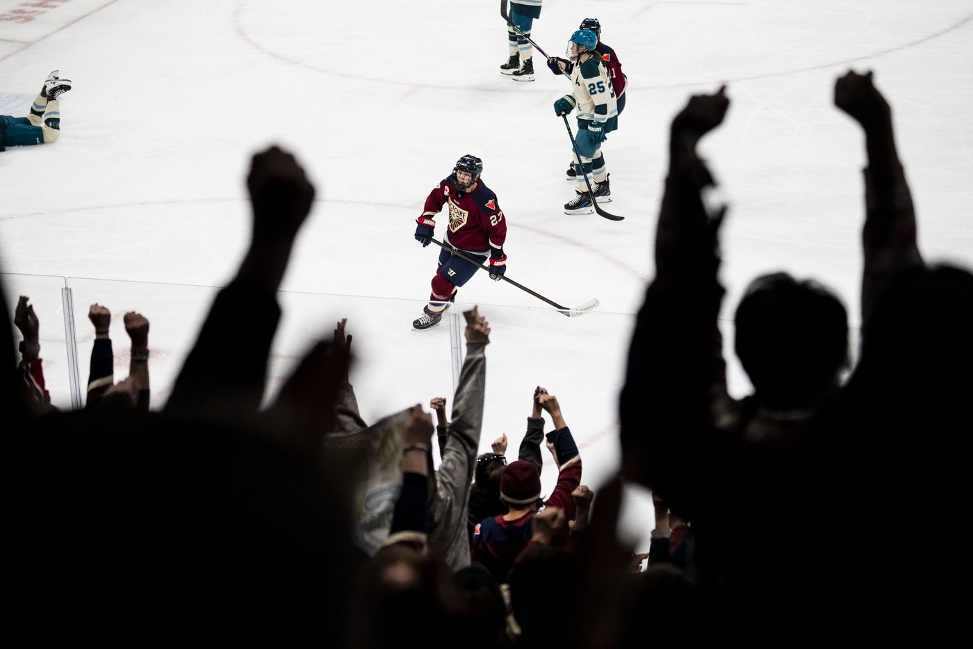 Montreal Victoire make Place Bell their fortress in record-setting PWHL win | iNFOnews.ca
