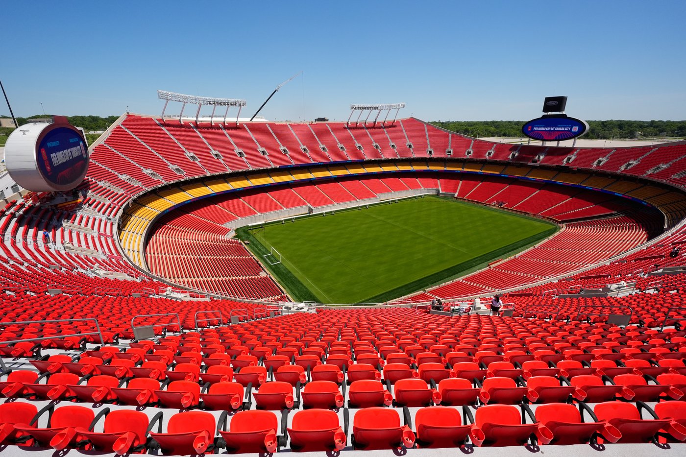 FIFA prohibits fans from bringing refillable water bottles into World Cup stadiums | iNFOnews.ca
