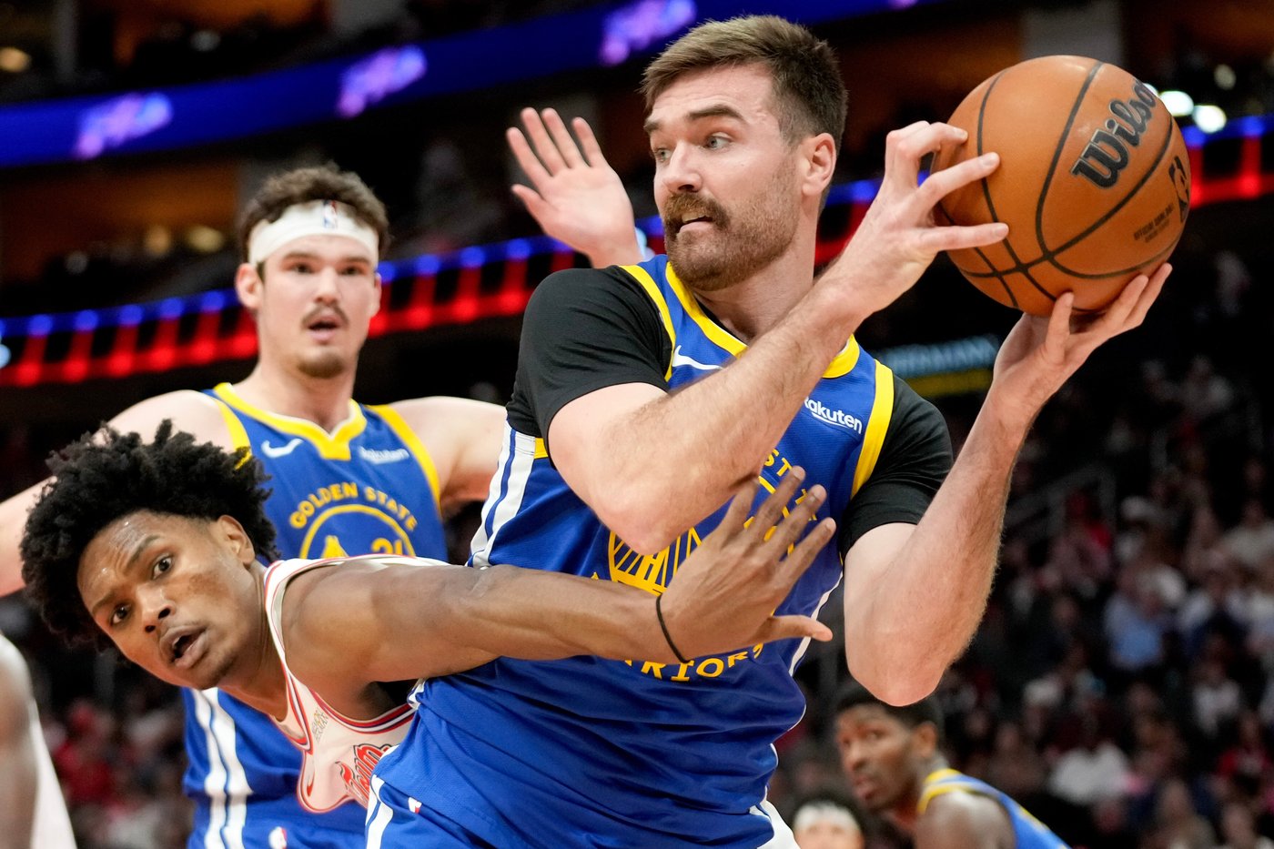 Short-handed Warriors edge Rockets 115-113 in overtime thriller | iNFOnews.ca